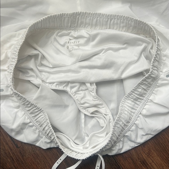 Nike Women's Air drawstring White/Black Running Shorts size XL - Picture 5 of 7